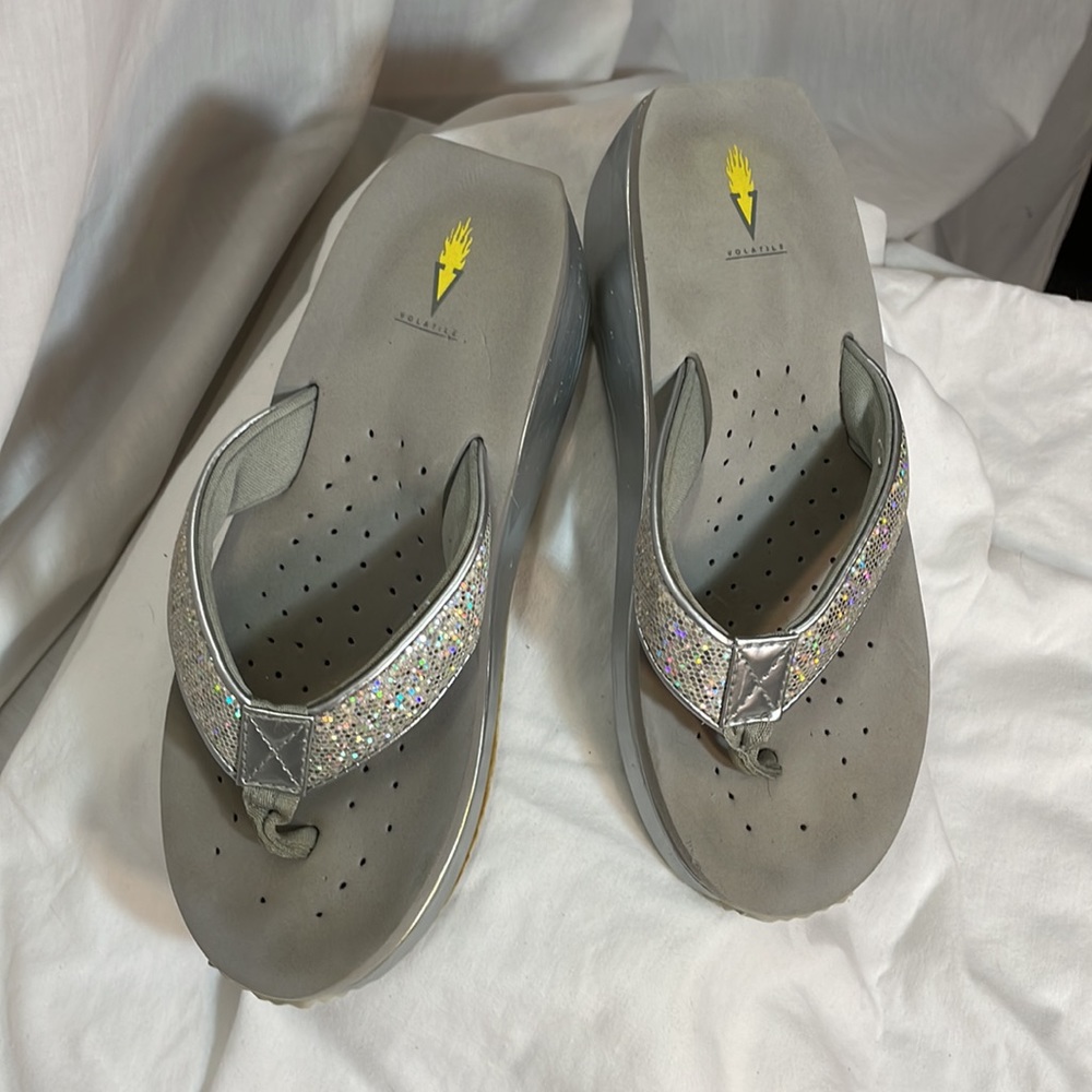 Volatile flip flops - Picture 7 of 7